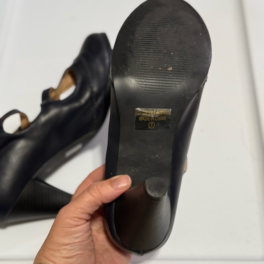 Chase + Chloe dark navy shoes size 7